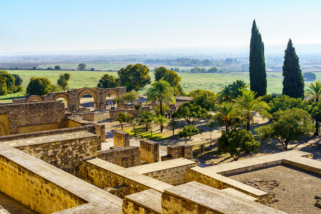 Ruinas arqueológicas de antiguos palacios árabes en Córdoba España. Medina Azahara.