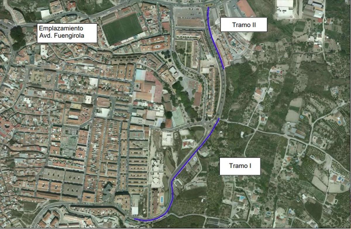 Imagen de los dos tramos de tuberías que se van a instalar en la avenida Fuengirola de Coín.