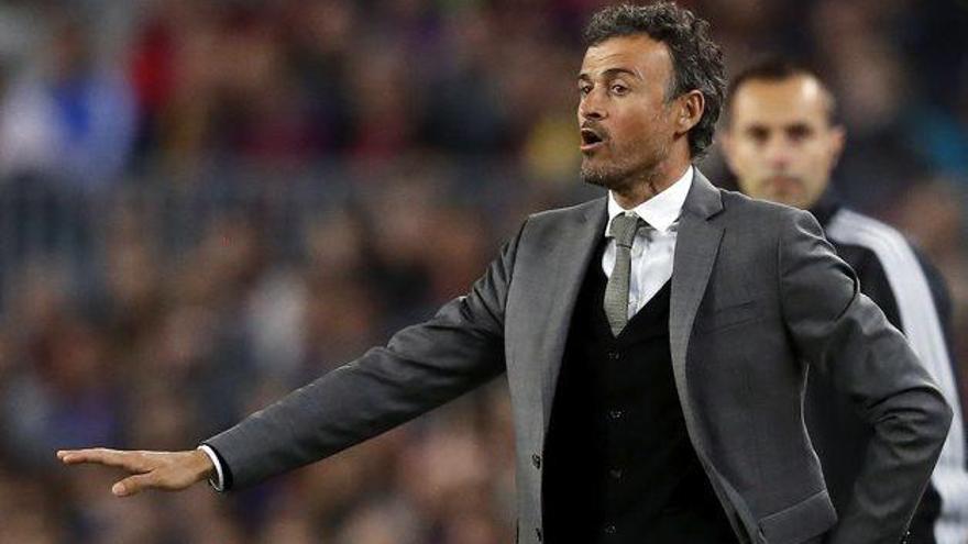 Luis Enrique dóna instruccions durant el partit