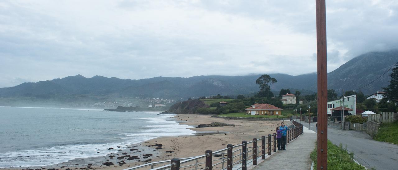 Playa de La Isla, en Colunga.