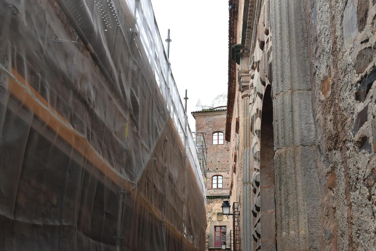 Fotogalería | Los andamios de la reforma de la muralla, en la Torre de Bujaco