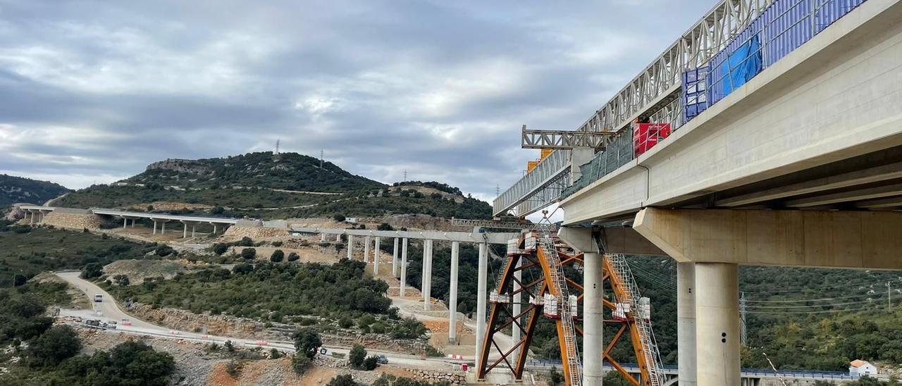 Plazos. El megaviaducto de la N-232 a Morella --imagen de esta semana-- estará listo en primavera del 2022.