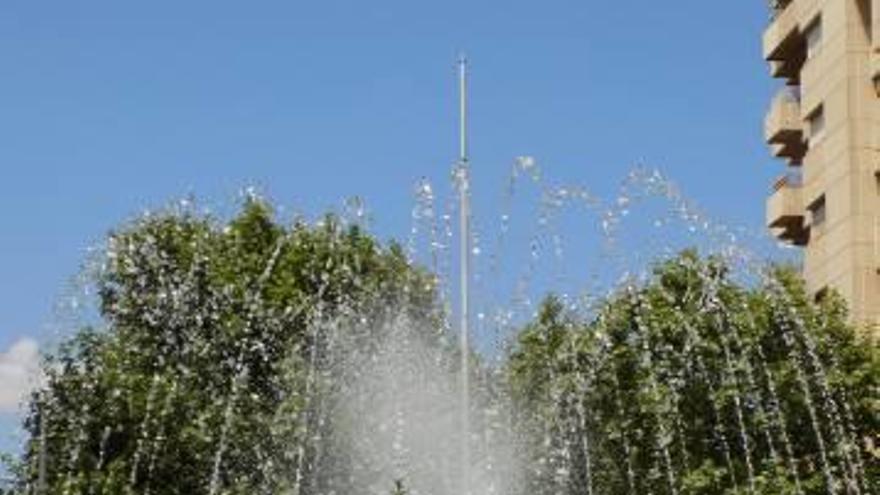 Vista de la plaça sense l&#039;ensenya