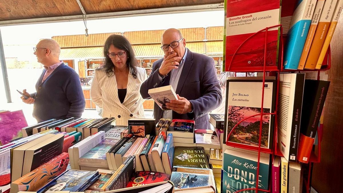 La Feria del Libro de Vélez-Málaga cuenta con 14 casetas en la plaza de las Carmelitas.