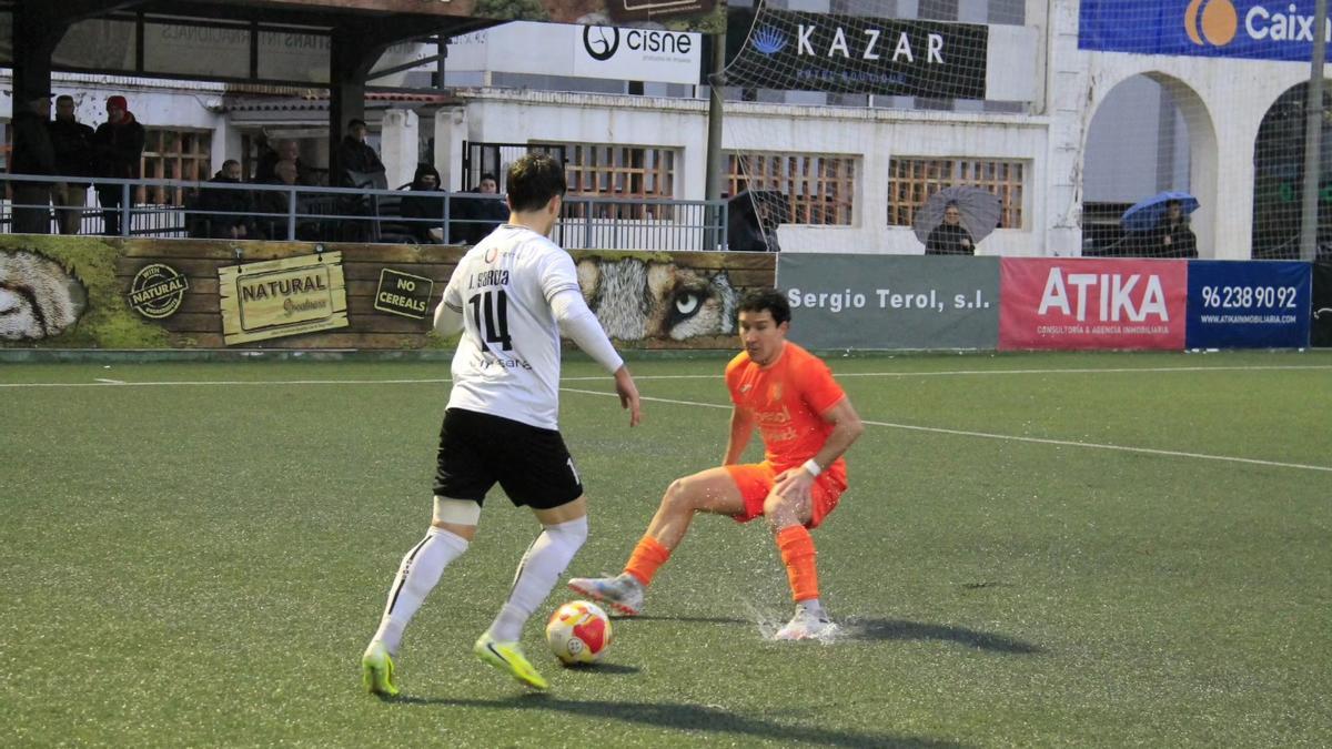 El Ontinyent 1931 y el Atzeneta en el derbi disputado en el Clariano.