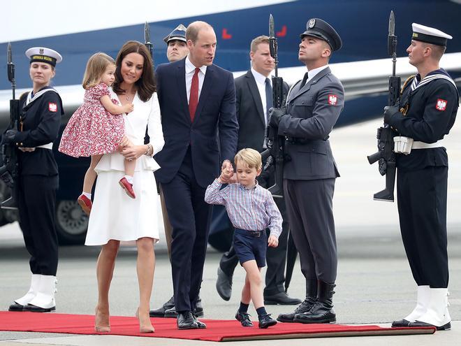 Los Duques de Cambridge con sus hijos, George y Charlotte