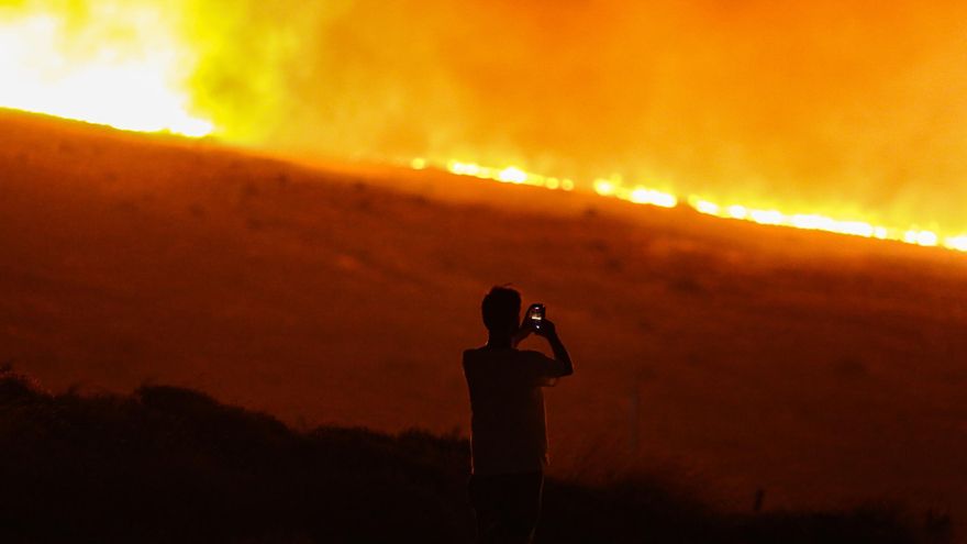 Al menos dos muertos y 50.000 evacuados en la ola de incendios que azota a Turquía