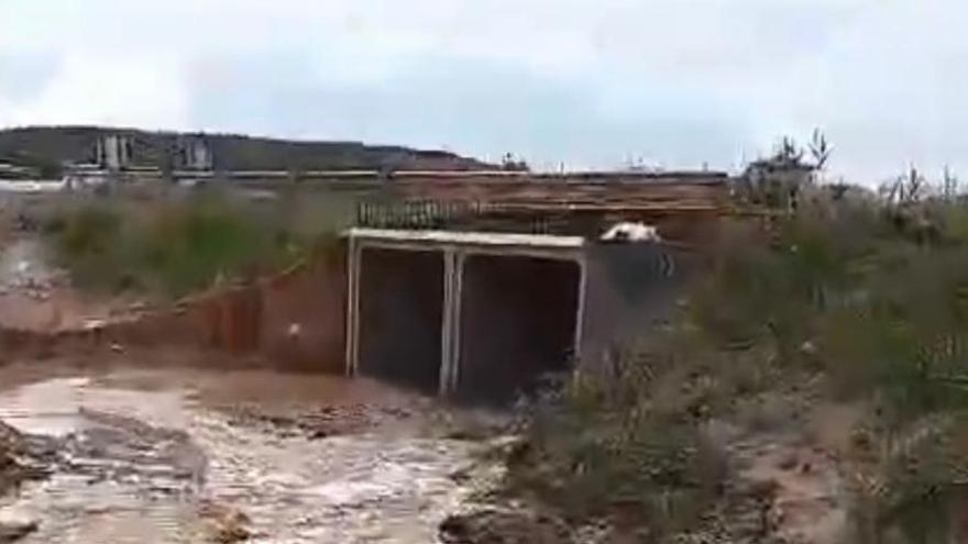 Cortada la carretera A-224 en Híjar por inundación