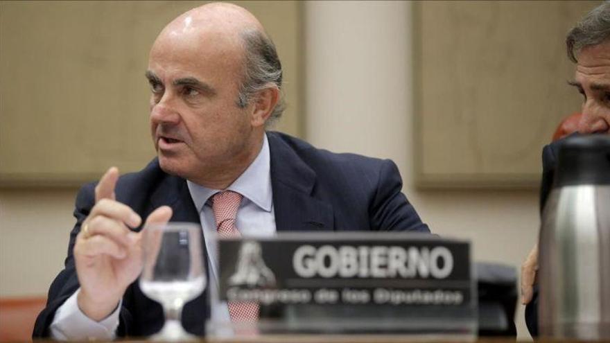 Guindos advierte de una posible multa de 5.500 millones a España en cuatro meses