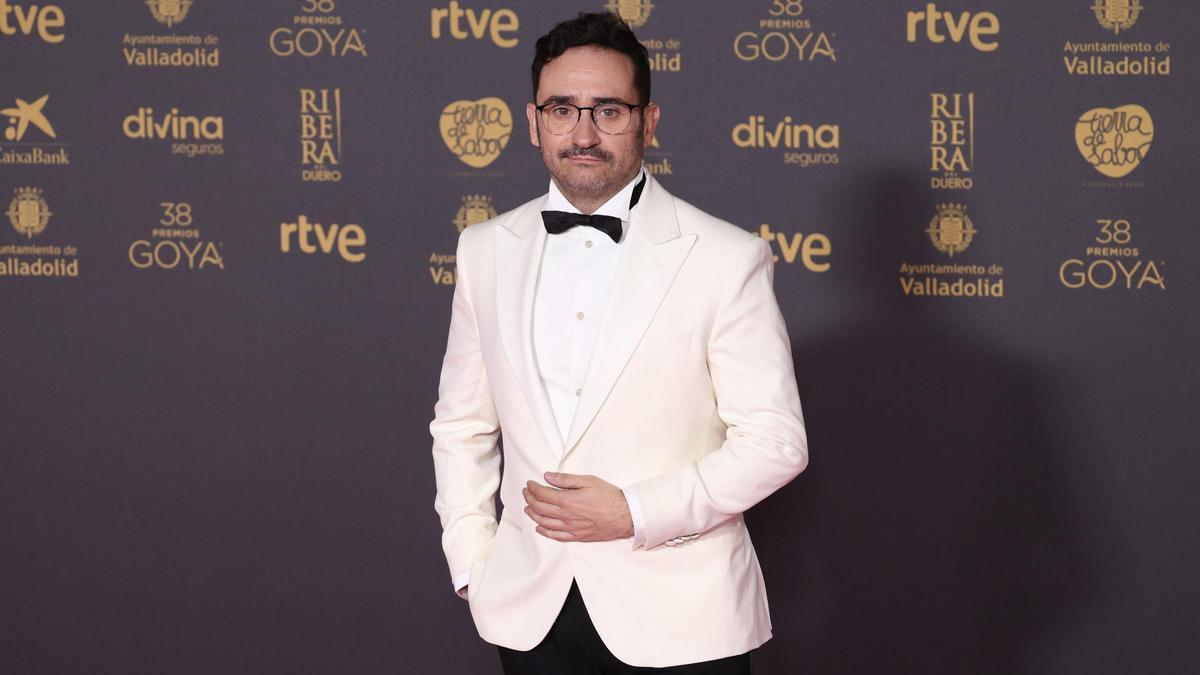 El director Juan Antonio Bayona posó en la alfombra previa a la gala de la 38 edición de los Premios Goya