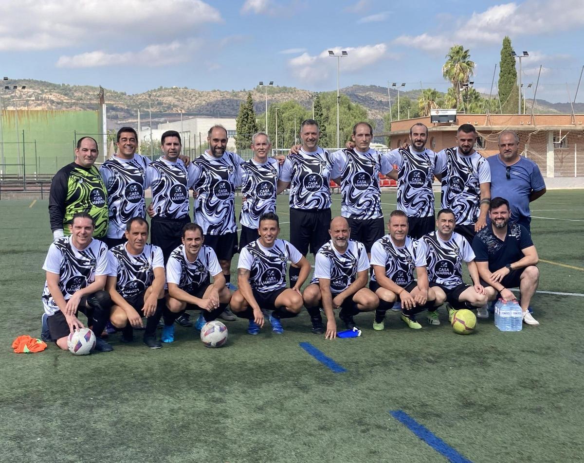 En la imagen, la formación del Casa Marina-Bañohogar, donde aparecen, de pie: Noel Plata, Tony Rodas, Antonio Beltrán, Alejandro Bou, Miguel A. Vidal, Rubén Magallón, Adriano Montoliu, Pau Morribas, Daniel Grozghe y Pedro Pérez (delegado). Y agachados: Álex García, Lalo Agustina, Adrián Valero, Víctor Fernández, Raúl Sánchez, Jesús López, Sergio Ribes y José Heredia.