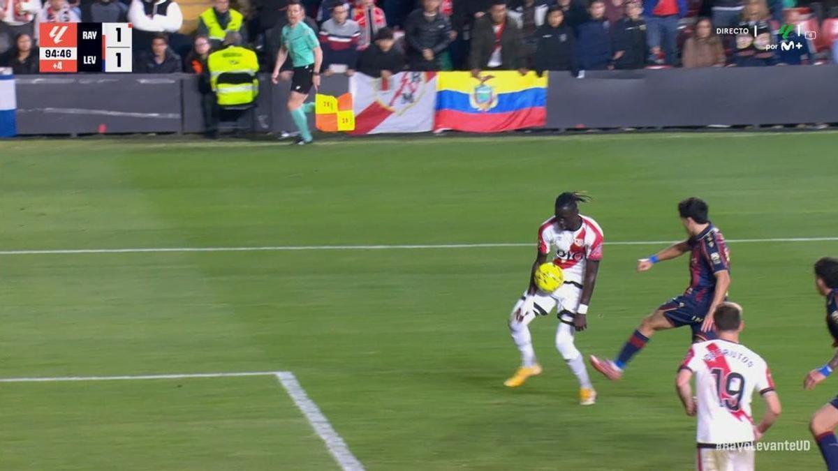 Pathe Ciss se mofa del Levante UD: "¿Mano? Mejor no decirlo"