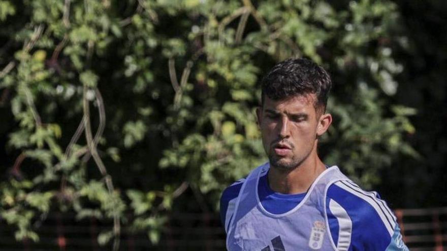 la curiosa historia del fichaje del nuevo central del Real Oviedo