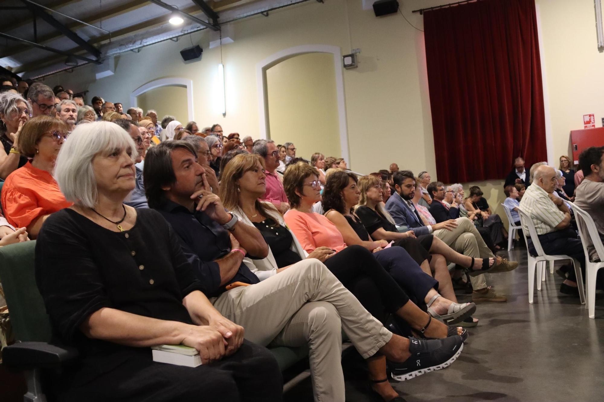 Emotiu i multitudinari comiat a la lingüista Carme Junyent a Masquefa