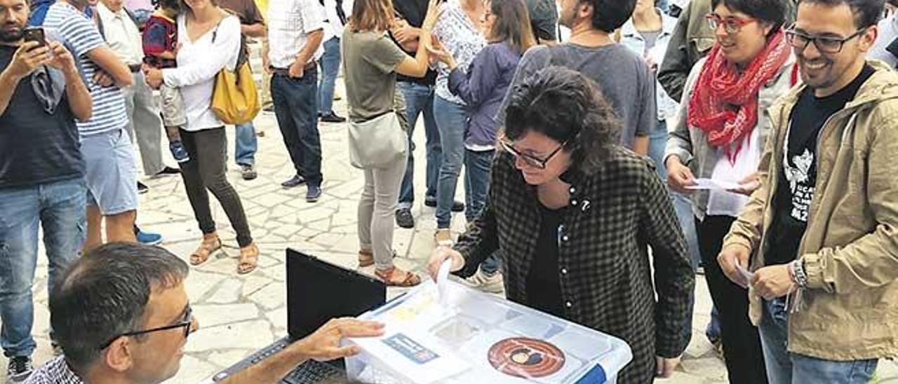 406 votantes en Sineu en un festivo simulacro de consulta