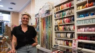 La histórica mercería La Goyosa se reinventa en el centro de Zaragoza con un local renovado: "Ahora está todo mucho más a mano"
