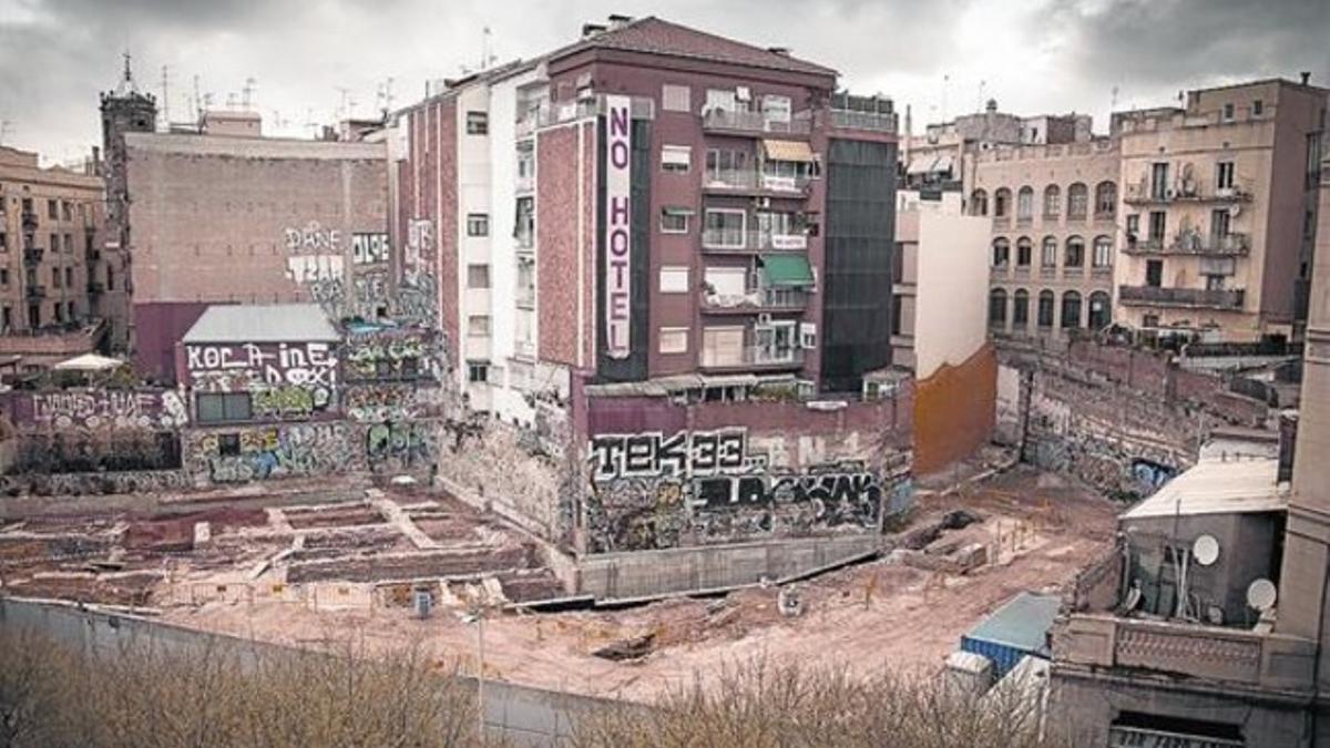 Solar en la calle del Rec Comtal en el que Núñez y Navarro prevé construir un hotel de 99 habitaciones.