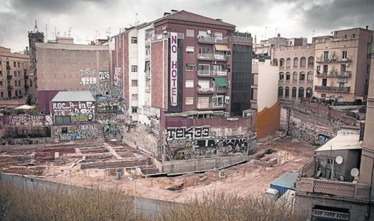 Solar al carrer del Rec Comtal en què Núñez i Navarro preveu construir un hotel de 99 habitacions. Solar al carrer del Rec Comtal en què Núñez i Navarro preveu construir un hotel de 99 habitacions.
