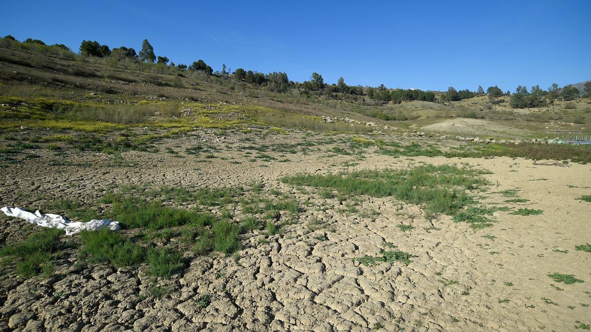 El Pantano de La Viñuela, prácticamente seco.