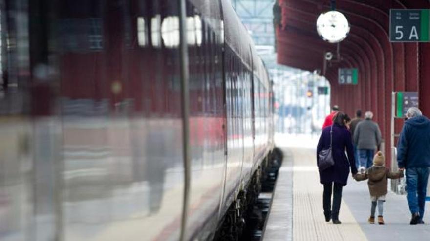 El tren del AVE en A Coruña. / Fran Martínez