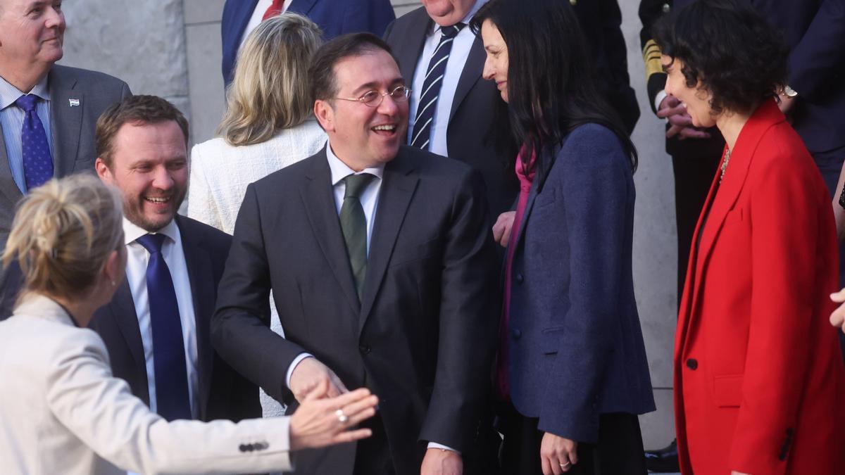 Bruselas, 03/04/2024.- El ministro de Exteriores, José Manuel Albare, durante la foto de grupo de los ministros de Exteriores de la OTAN