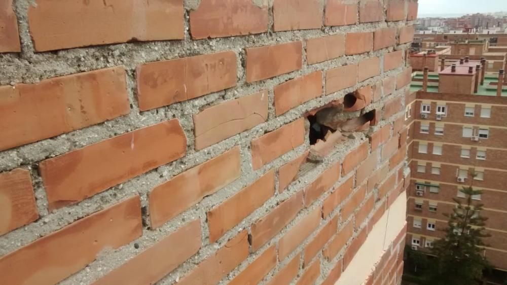 Un rayo daña la fachada de un edificio en Málaga capital