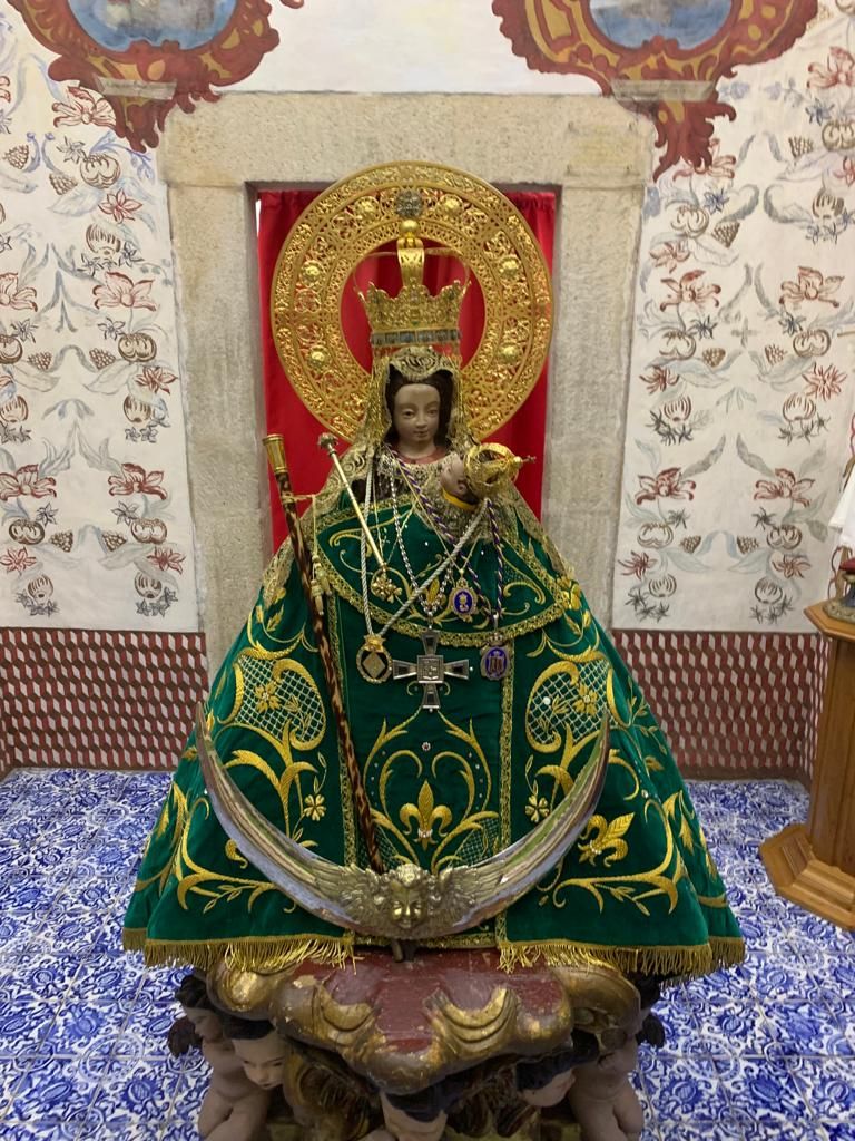 La patrona de Cáceres se viste de verde en apoyo del Cacereño