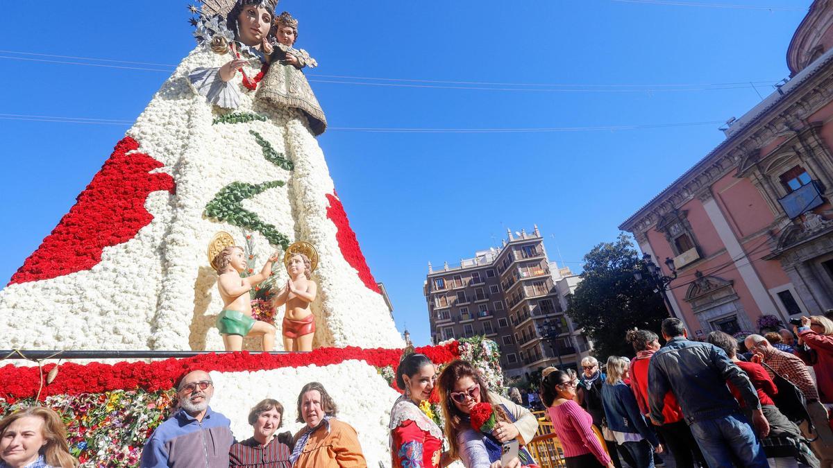 El manto de las pasadas Fallas