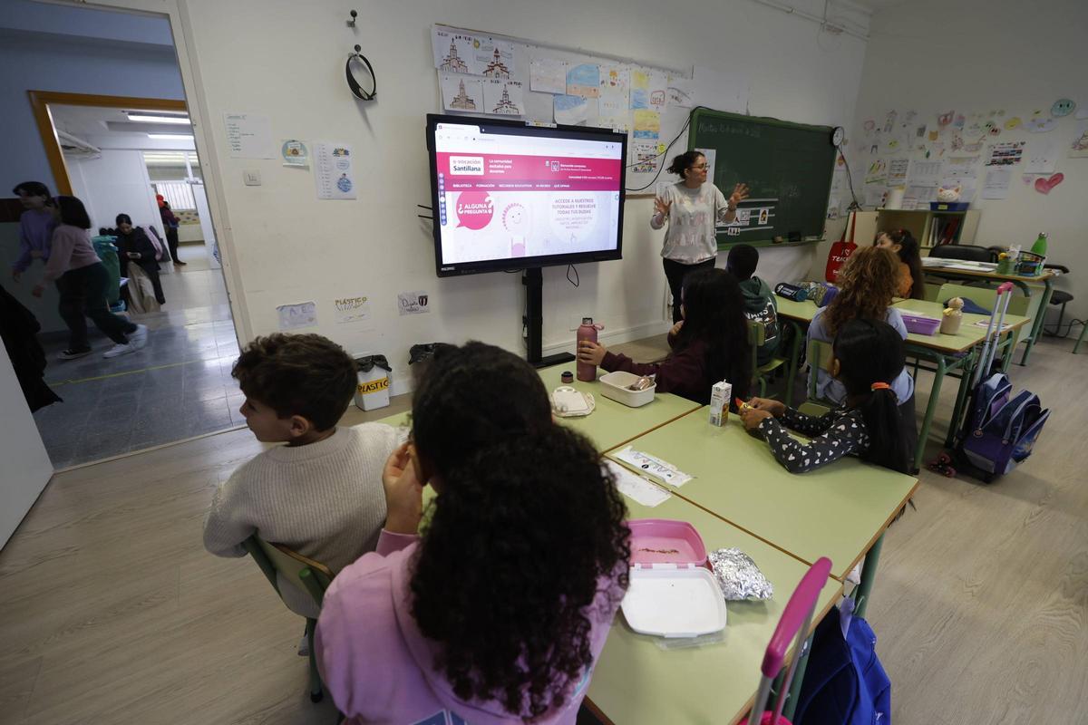 Así es el día a día en un colegio en obras: el Rey Pelayo de Gijón empieza a ver la luz al final del túnel dos años después del derrumbe (en imágenes)