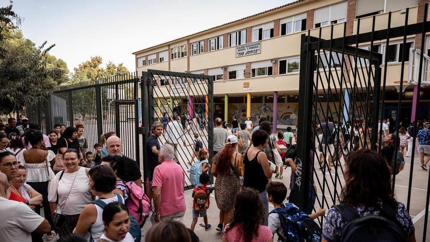 La vuelta al cole en Zaragoza: "Tiene muchas ganar de conocer a los compañeros y a la profe"