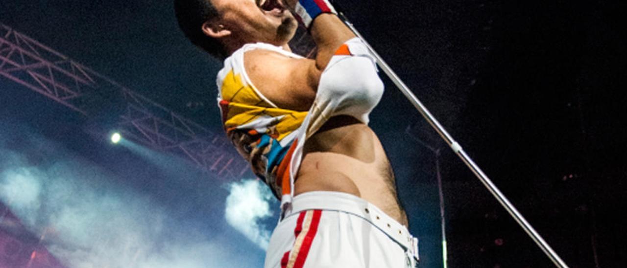 Pablo Padín, como Freddie Mercury, en uno de sus conciertos. // G.S.Q