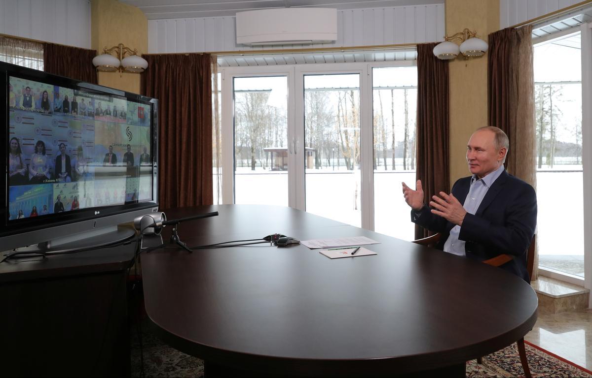 Conferencia virtual que ha tenido hoy el presidente Putin con estudiantes de su país.