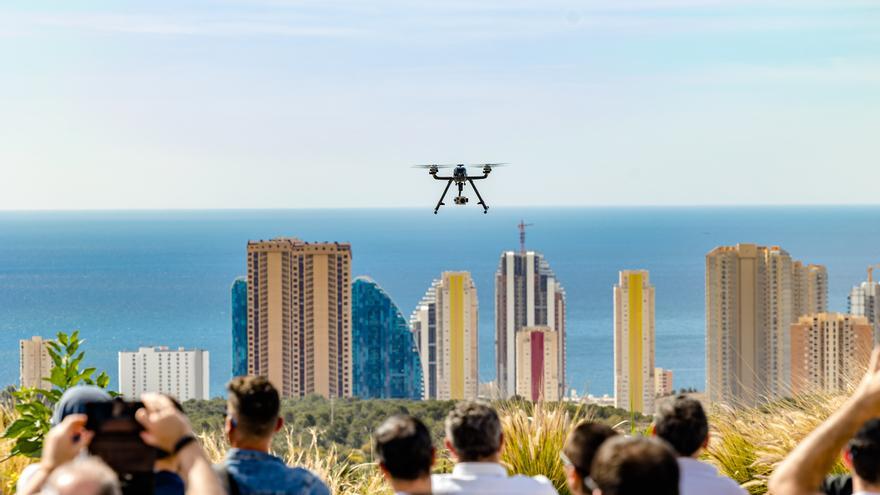 La UE experimenta en Benidorm las rutas de transporte con drones
