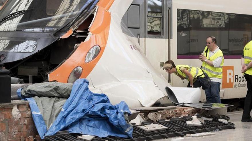 Barcelona roza la tragedia con 56 heridos en un accidente ferroviario