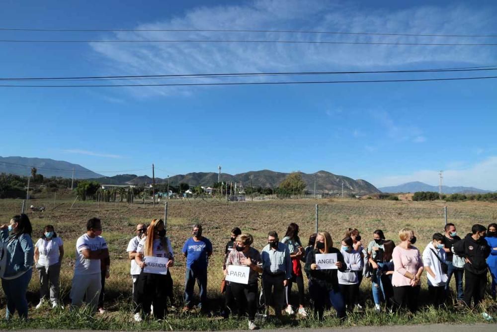 Concentración en la barriada de Las Castañetas por el atropello mortal a un joven