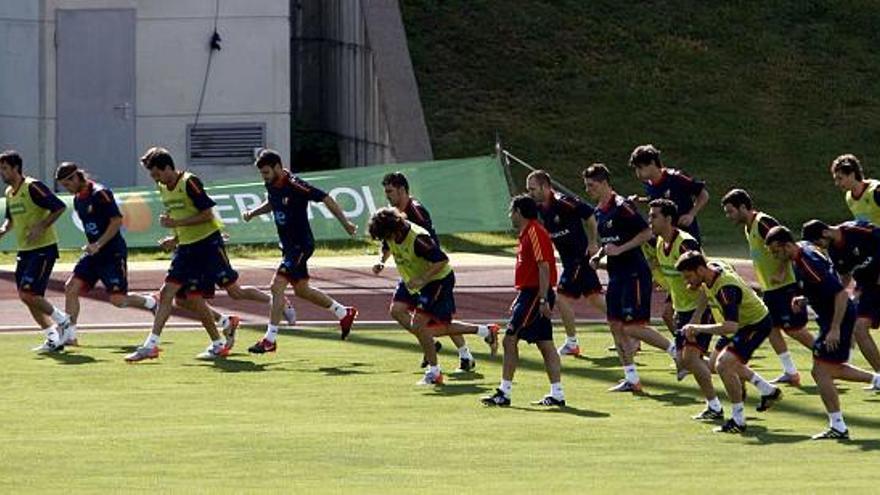 La selección española, ayer, durante el entrenamiento matinal celebrado en Las Rozas.