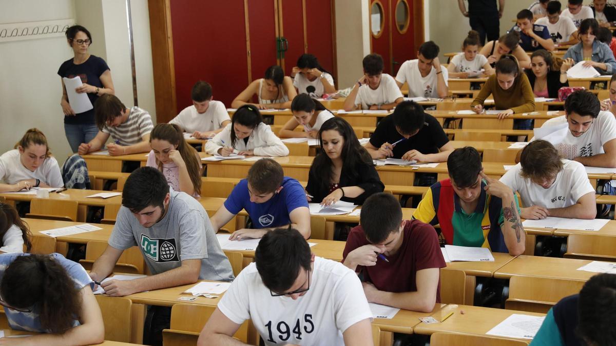 Estudiantes, en plenas pruebas de acceso a la Universidad en Vigo