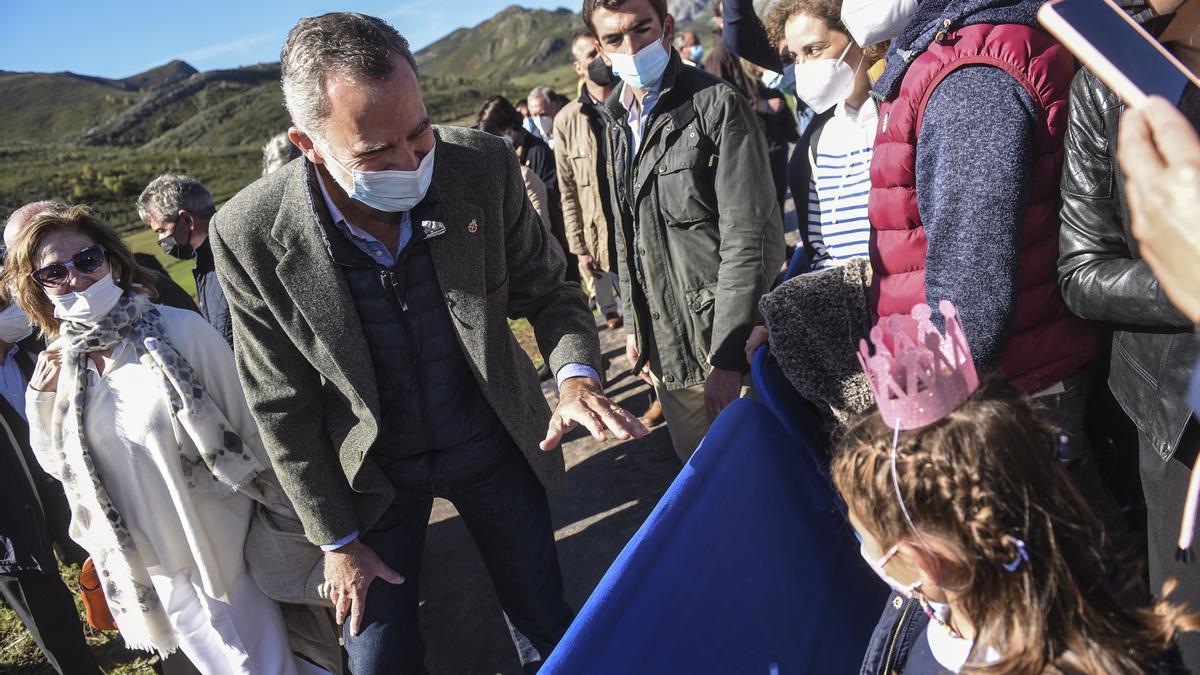 Pueblo Ejemplar 2021: La Familia Real visita Santa María del Puerto, en Somiedo