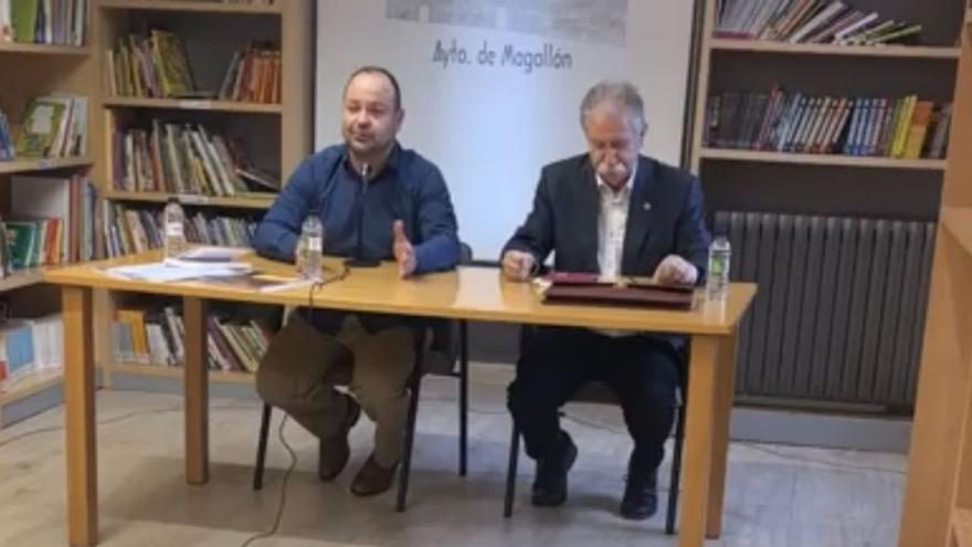 Javier Fernández presenta ‘Mi abuelo’ en la biblioteca