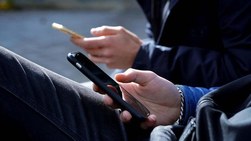 Regierung auf Mallorca will Handys in allen Schulen verbieten