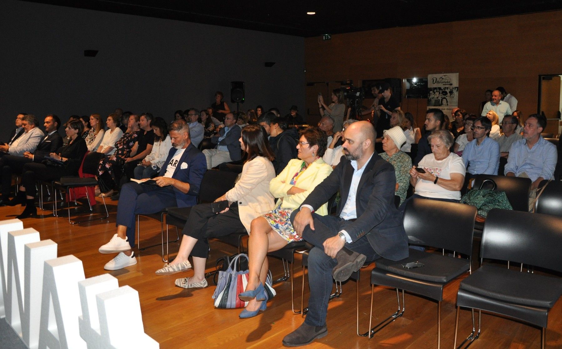 Público asistente al acto celebrado en el Museo MARCO.