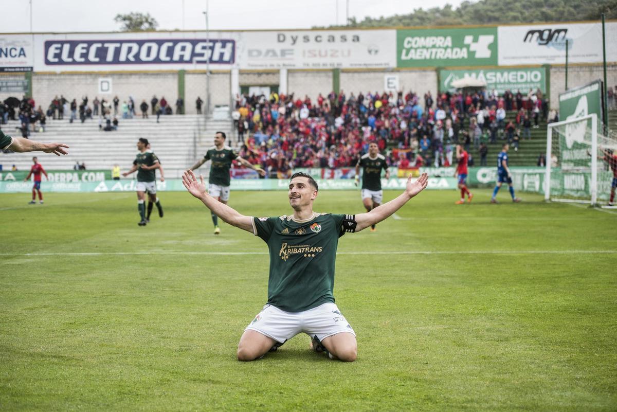 Iván Fernández, festejando el 2-0.