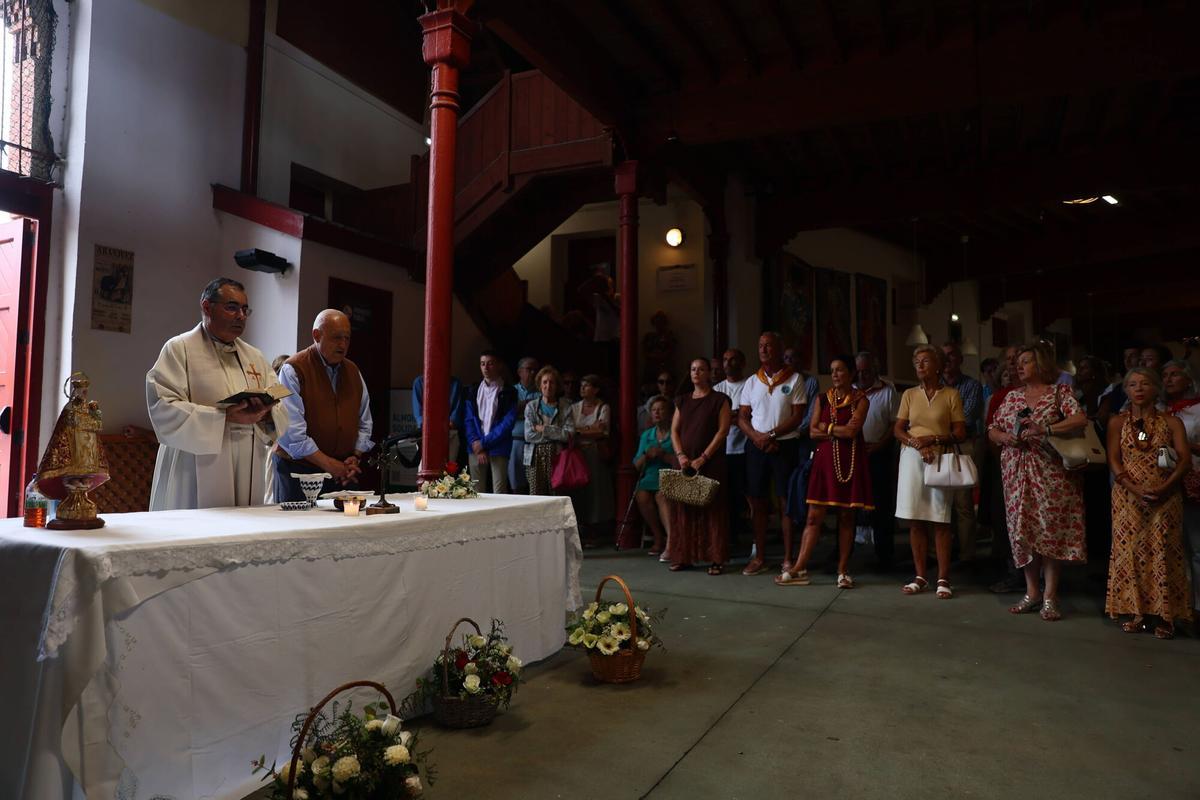 La misa del día de Begoña en la plaza de toros de Gijón, en imágenes La misa del día de Begoña en la plaza de toros de Gijón, en imágenes