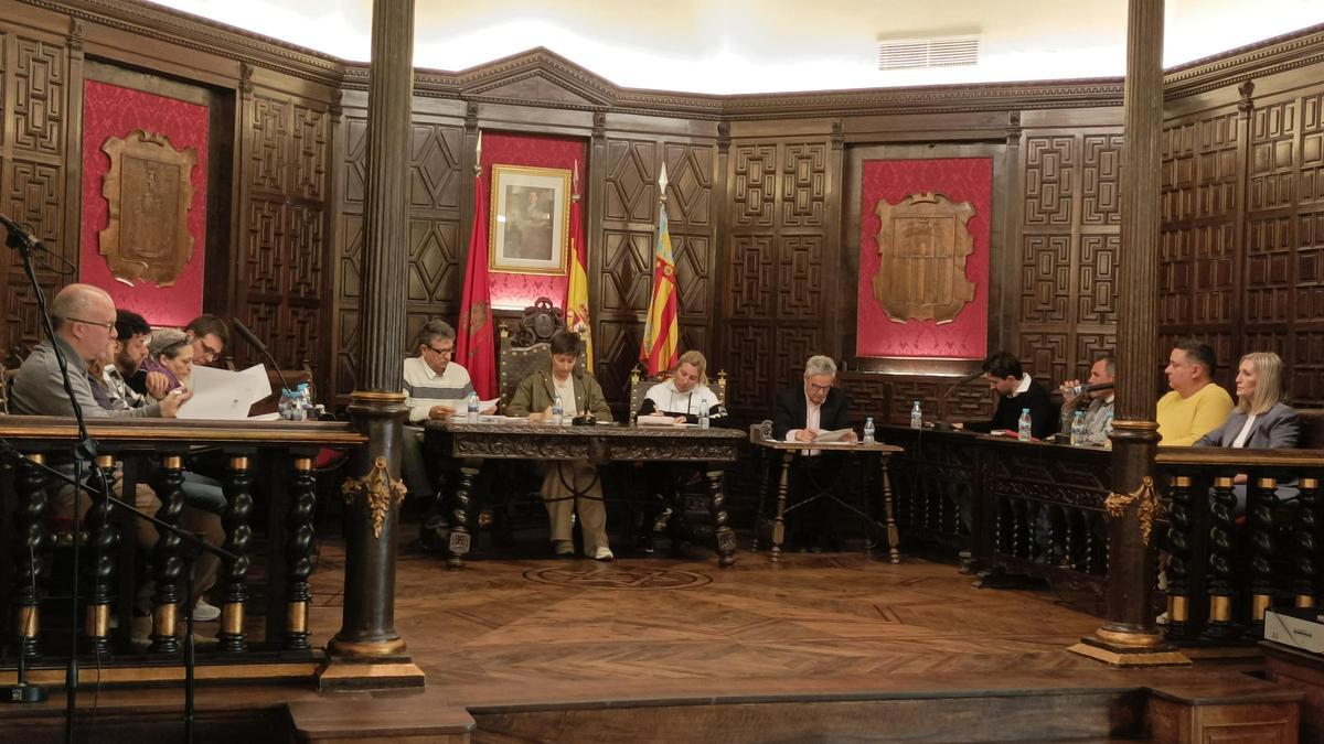 El pleno extraordinario ha aprobado la modificación de crédito con los votos a favor del PP.