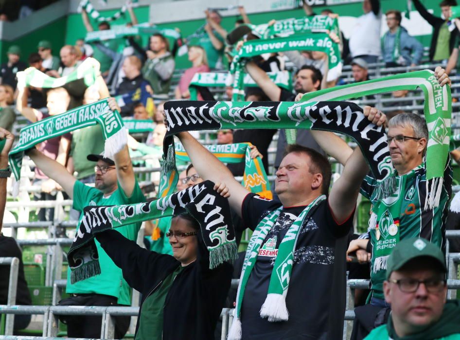 El público vuelve a los estadios de fútbol en Alemania