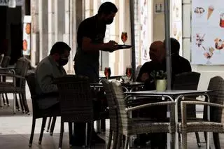 La hostelería tira de la contratación en junio con empleos temporales
