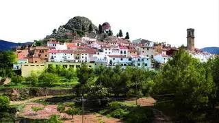 De paseo por Andilla, un municipio rodeado de vestigios bélicos