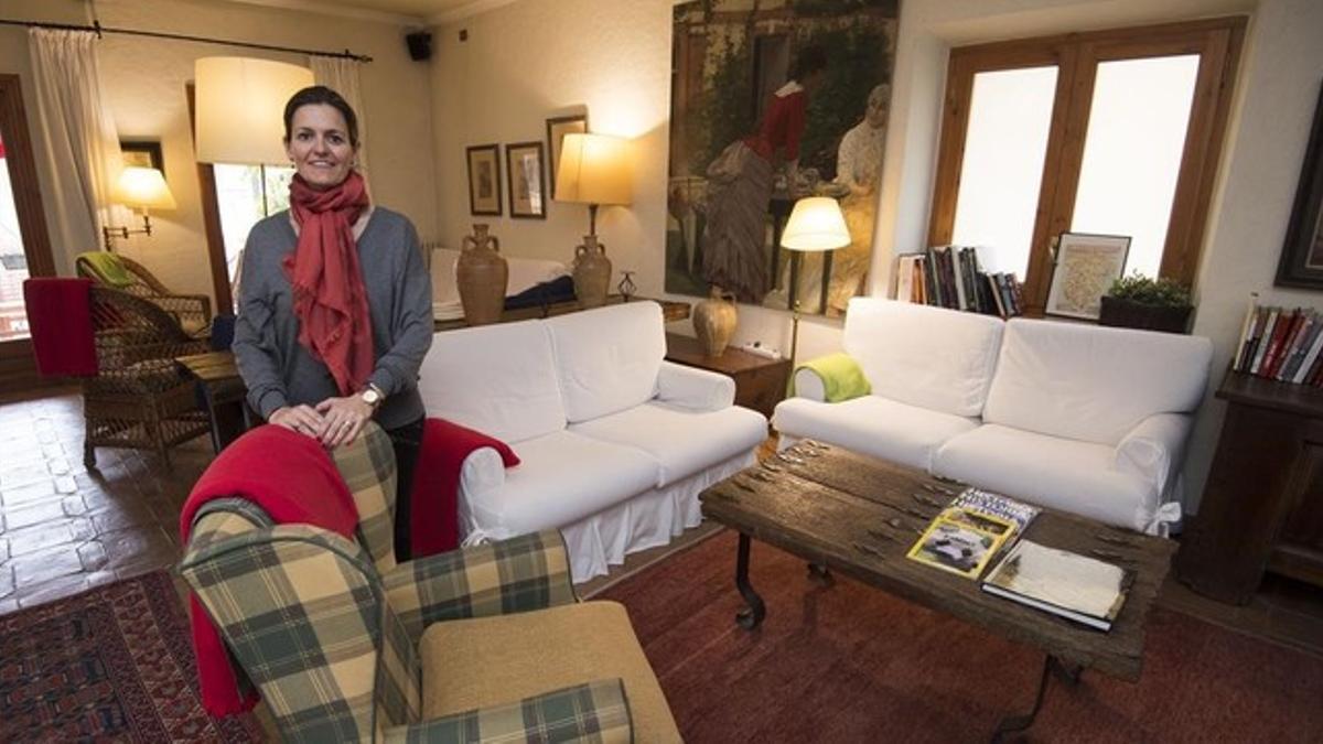 Marta Domènech, en uno de los salones del Hostal Sport de Falset.