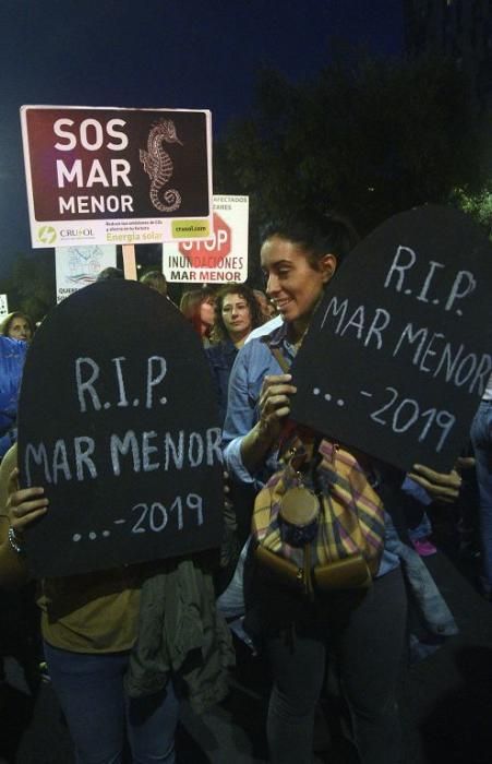 Manifestación en Cartagena: 55.000 personas claman por el Mar Menor (II)