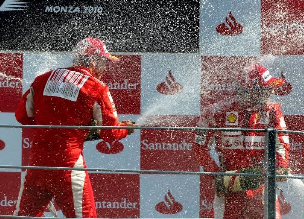 Alonso vence en Monza